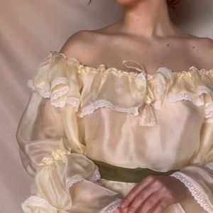 Meet your Posher, Leila